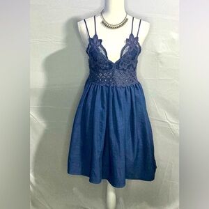 Cute and stylish dress for brunch or on a date.